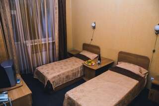 Гостиница Гостиничный комплекс Сафари Самара Стандартный двухместный номер с 2 отдельными кроватями-1